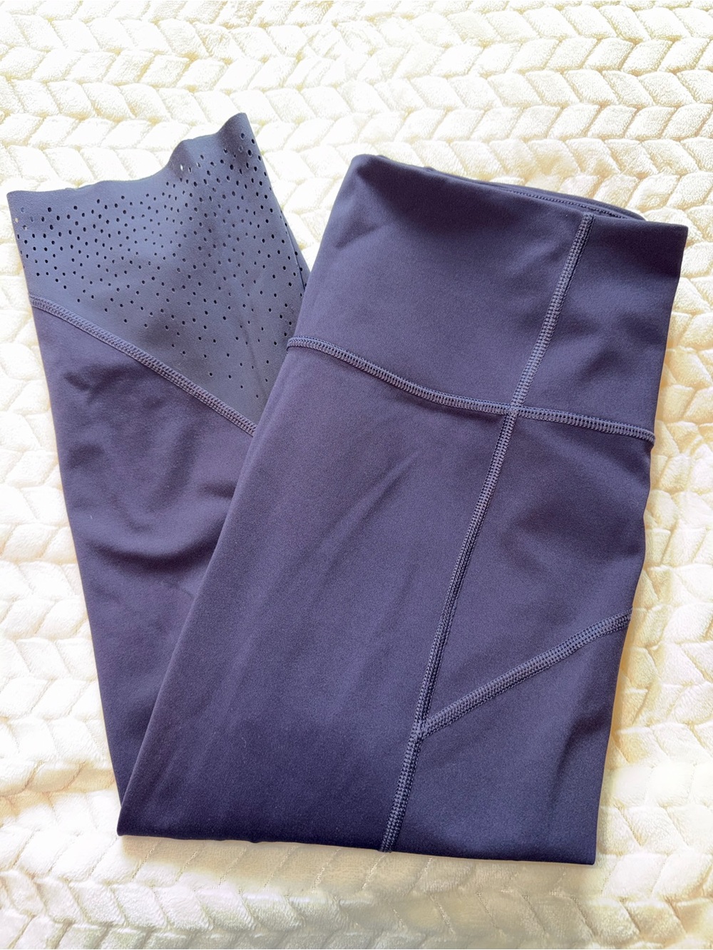 Lululemon Anew Crop 21” Black Grape Size 10